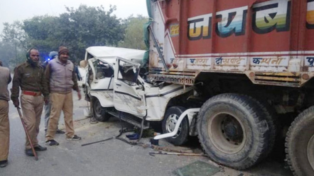 जन्ती बोकेको बोलेरो जीप ट्रकसँग ठोक्कियो, ६ बालबालिकासहित १४ जनाको मृत्यु